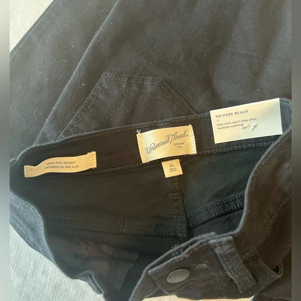 Universal Thread Black High-Rise Skinny Jeans - Slim Fit - Picture 7 of 8